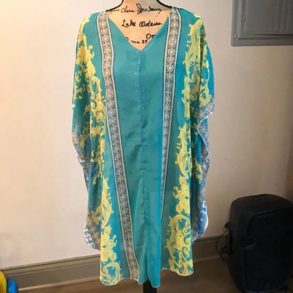 Beach coverup - Picture 2 of 3